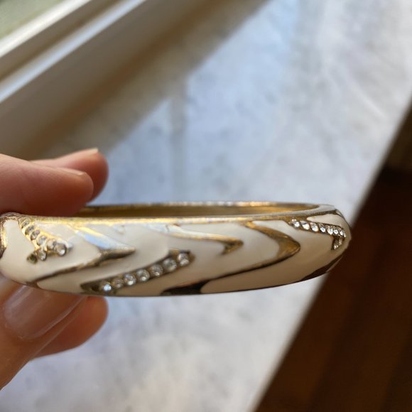 Vintage White Enamel and Rhinestone Hinged Bangle Bracelet 1960's - Picture 4 of 9